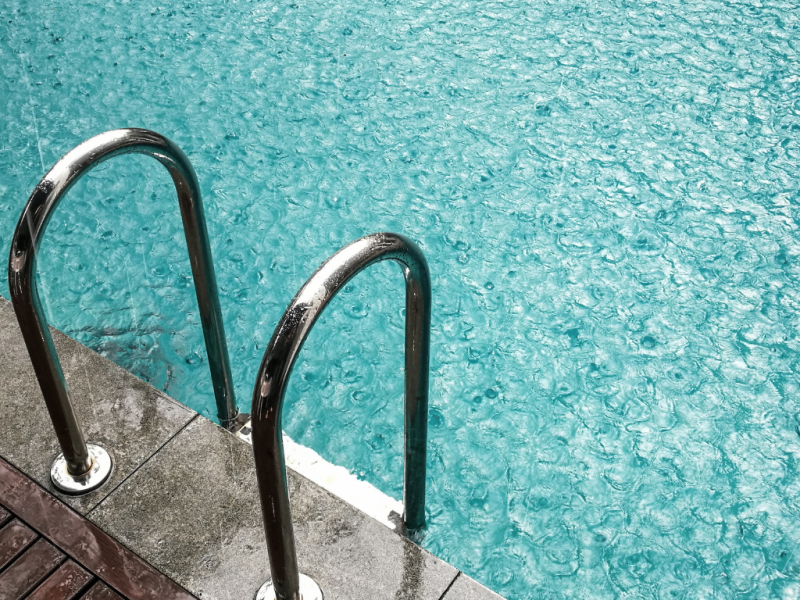 Como afecta la lluvia en el agua de la piscina